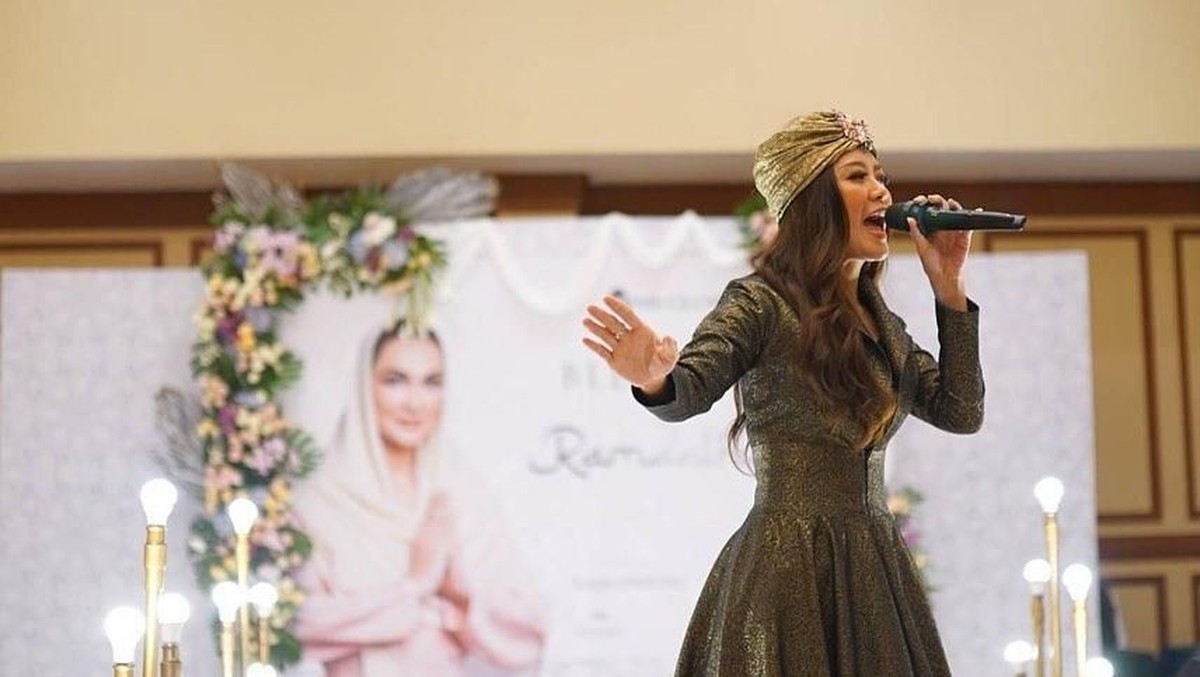 Gwen Priscilla tengah menjadi buah bibir setelah menikah dengan mantan suami Diana Pungky&comma; Dedey Mulyawan Risyad&period; Berikut ini pesona kecantikan Gwen Priscilla&period;