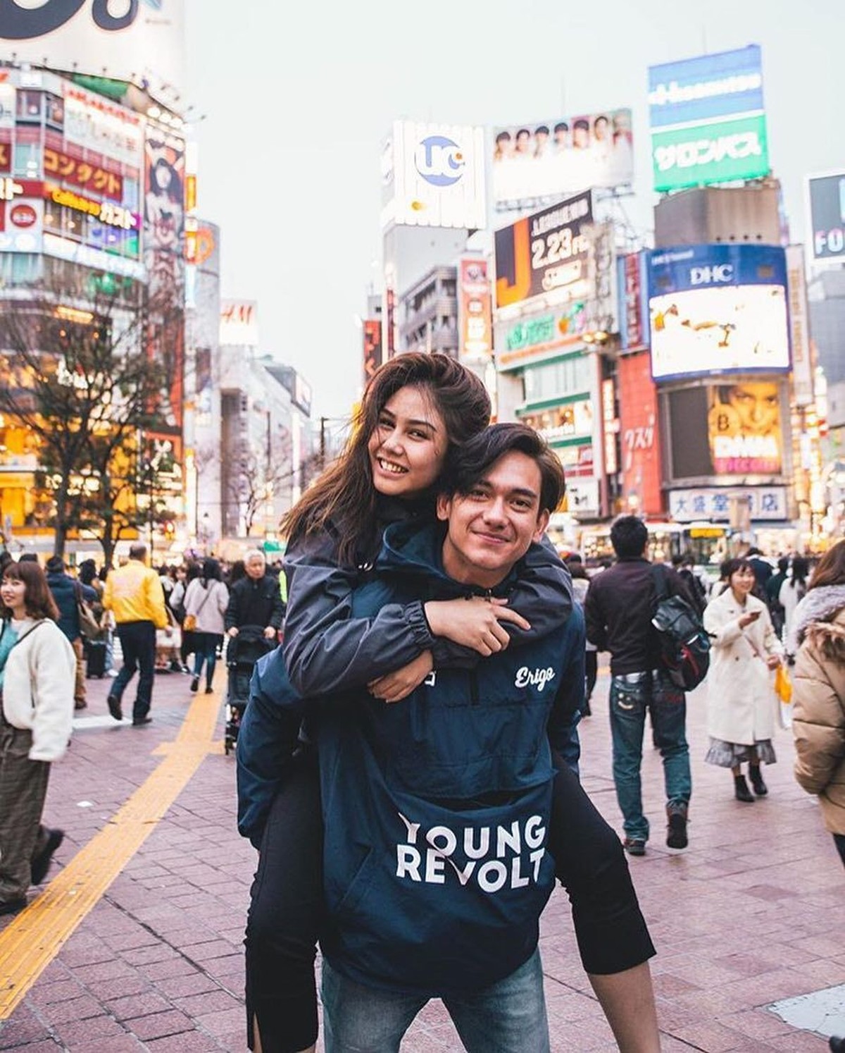 Vanesha Prescilla dikabarkan putus dari Adipati Dolken&period; Kabar ini cukup mengejutkan&period; Berikut Insertlive tampilkan 6 foto kemesraan Adipati dan Vanesha&period;