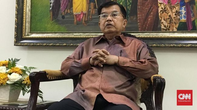 JK Sebut Kunjungan AHY saat Lebaran Cairkan Hubungan SBY-Mega Jusuf Kalla meminta pertemuan AHY dan Megawati tak dilihat dari sisi politik, melainkan dari sisi silaturahmi dalam memperbaiki hubungan.