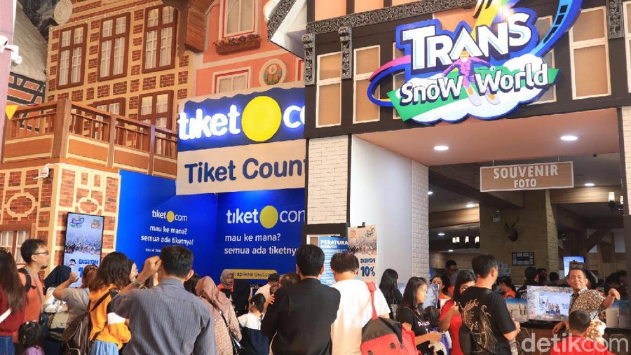 Trans Snow World Juanda saat libur sekolah 2019