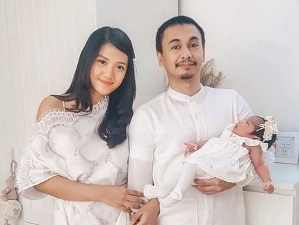 Wajah Anak Raditya Dika Mirip Sang Ayah, Menurut Bunda Gimana?