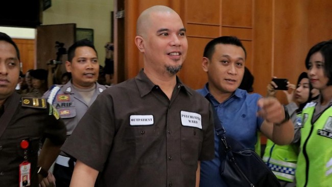 Setelah bebas dari penjara, Ahmad Dhani bersama keluarganya disebut akan menemui Ketum Gerindra Prabowo Subianto di Hambalang.