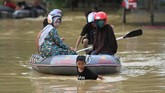 FOTO: Banjir Bandang Terjang Konawe Sulawesi Tenggara Ribuan warga mengungsi di 14 titik lokasi karena rumah mereka terendam pasca banjir bandang di Kabupaten Konawe, Sultra, pada akhir pekan lalu.