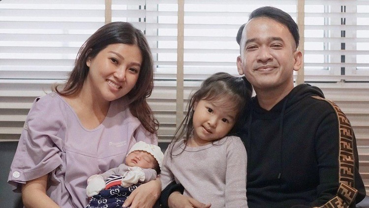 Ruben Onsu sengaja menyimpan pakaian bayi anak pertamanya, Thalia untuk diwariskan ke putri keduanya, Thania.