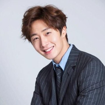 Jung Il Woo Resmi Gabung Agensi 9ato Entertainment