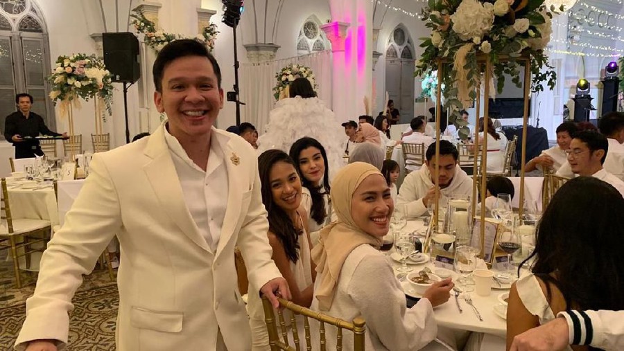 Rayakan ulang tahun, Jordi Onsu gunakan gereja Chijmes yang menjadi lokasi syuting film Crazy Rich Asians.