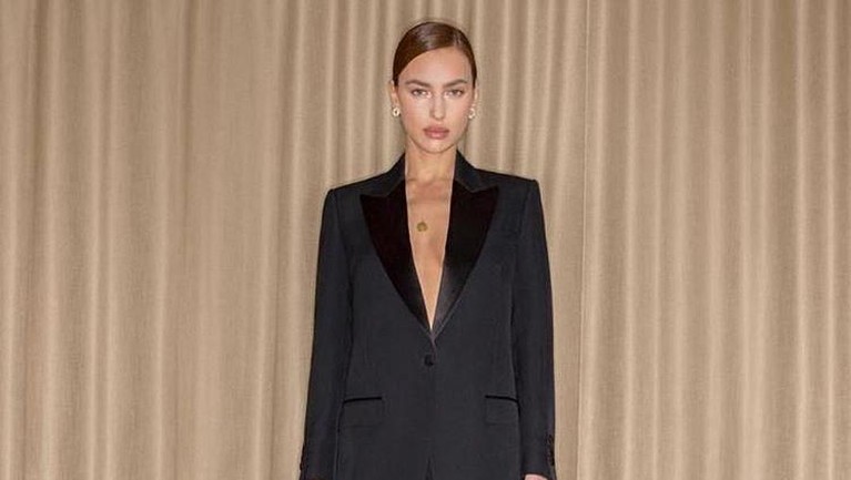 Beberapa potret Irina Shayk dengan balutan gaun perancang ternama dunia.