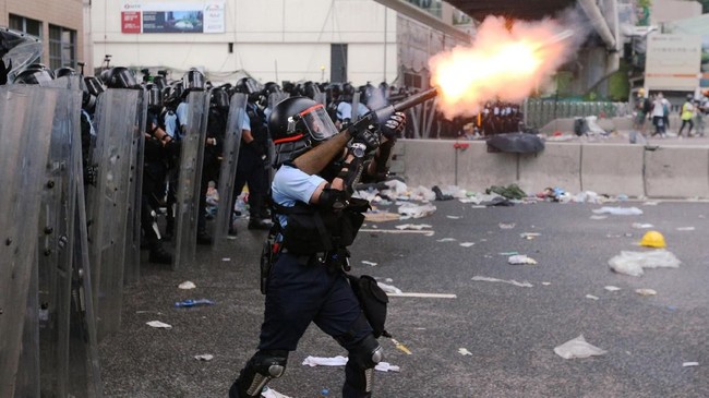 Inggris mendesak pemerintah Hong Kong menyelidiki dugaan kekerasan dan pelanggaran HAM saat polisi membubarkan aksi damai menentang RUU Ekstradisi.