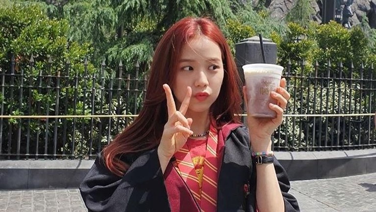 Kim Jisoo, vokalis utama dari BLACKPINK kerap kepergok tampil polos alias tanpa make-up. Berikut adalah potret Jisoo saat tampil tanpa riasan.