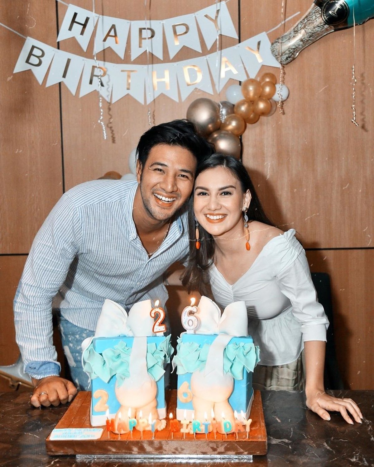 Ammar Zoni merayakan ulang tahunnya yang ke-26 dengan sang istri&comma; Irish Bella&period;