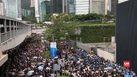 VIDEO: Massa Anti RUU Ekstradisi Blokir Jalanan Hong Kong