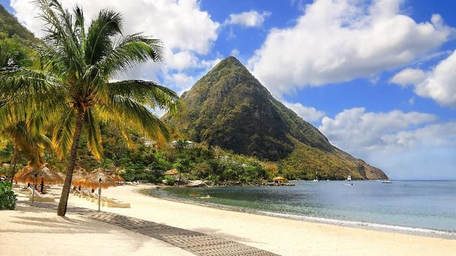Kini tak cuma selebriti yang bisa berwisata ke Karibia, karena pelaku industri wisata di sana semakin banyak yang menebar diskon.