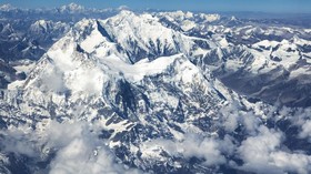 Jalur Pendakian ke Gunung Everest Kembali Dibuka
