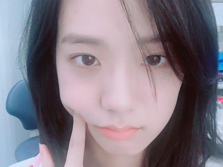 Kim Jisoo, vokalis utama dari BLACKPINK kerap kepergok tampil polos alias tanpa make-up. Berikut adalah potret Jisoo saat tampil tanpa riasan.