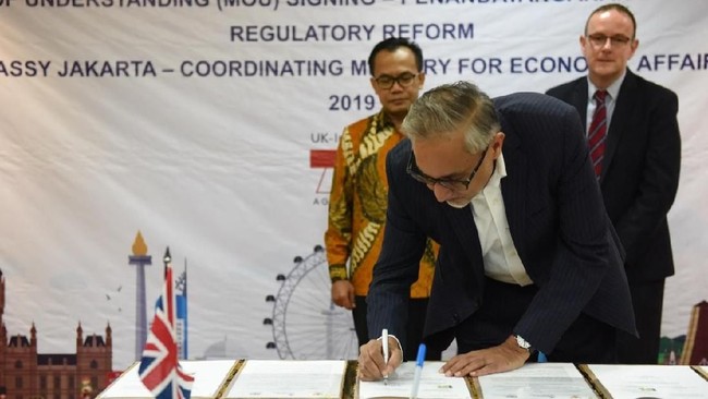 Pemerintah Inggris menggelontorkan bantuan Rp20 miliar kepada Indonesia untuk mereformasi regulasi bisnis di dalam negeri supaya ekonomi tumbuh.