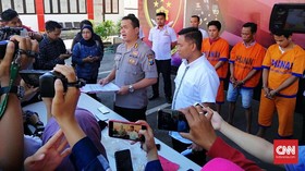 Serahkan Diri, 3 Orang Ditetapkan Tersangka Pembakar Polsek