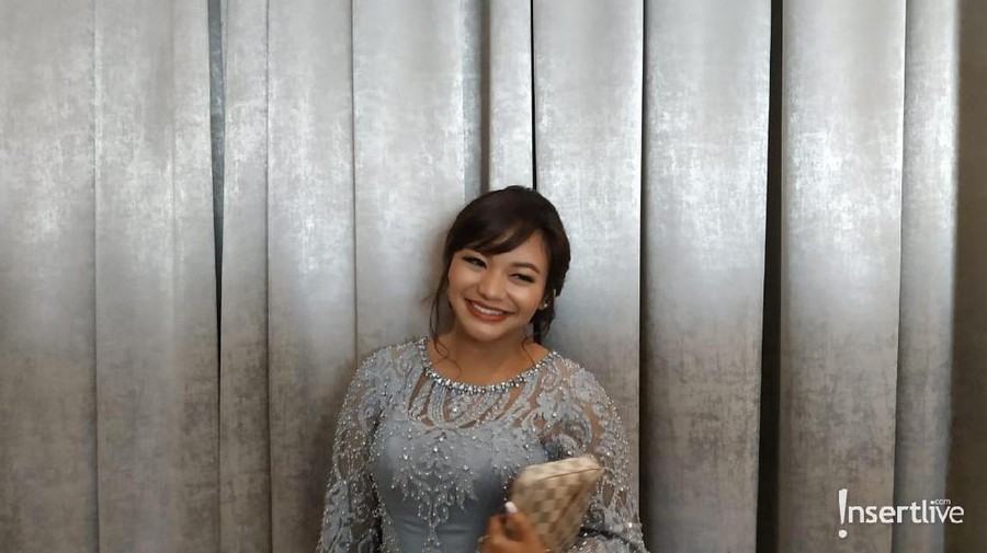 Lulus Sekolah Menengah Atas, Amel Carla siap menyandang status baru sebagai mahasiswa.