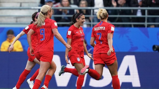 Timnas Amerika Serikat (AS) berpeluang meraih dua gelar juara dalam sehari yakni trofi Piala Emas CONCACAF dan Piala Dunia Wanita 2019.