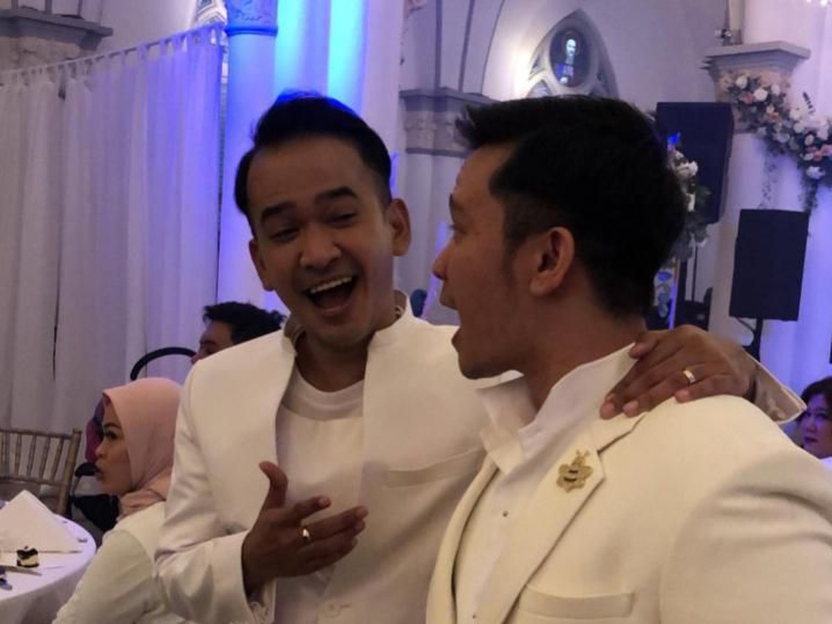 Adik Ruben Onsu&comma; Jordi Onsu&comma; menggelar pesta ulang tahun sangat mewah di Chijmes&comma; Singapura pada Rabu &lpar;12&sol;6&rpar;&period; Berikut beberapa potret kemewahannya&period;