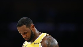 Kobe Bryant Meninggal, LeBron James Menangis