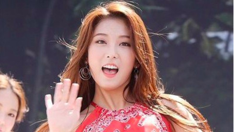 Ketiga artis ini mengalami insiden memalukan karena baju seksi yang dikenakan mereka.