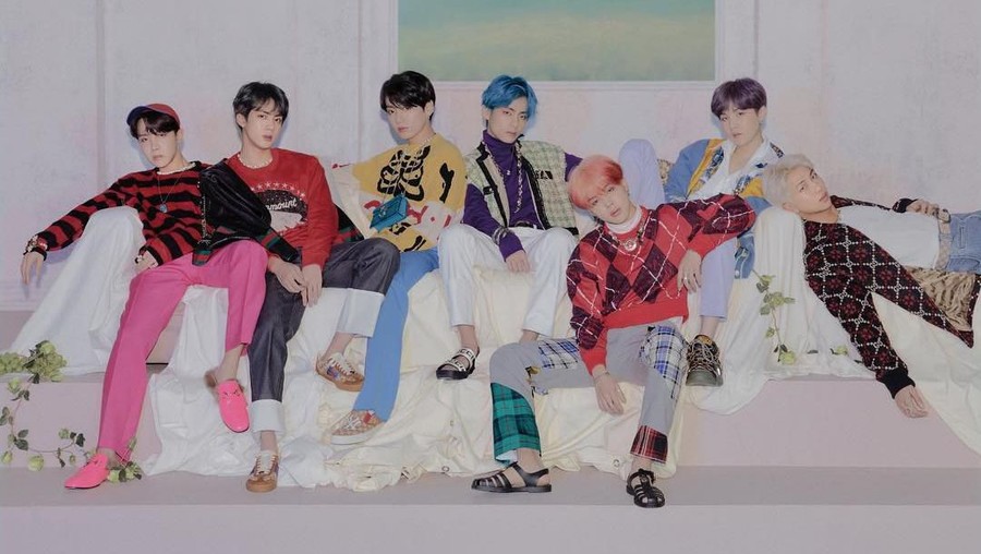 Lirik Dionysus - BTS Lirik dari lagu ketujuh dalam album Map of The Soul: Persona yang berjudul Dionysus.