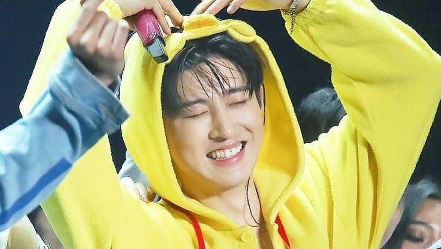 Resmi hengkang dari iKON, wajah B.I hilang dari situs YG Entertainment.