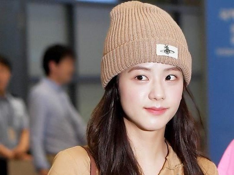 Kim Jisoo, vokalis utama dari BLACKPINK kerap kepergok tampil polos alias tanpa make-up. Berikut adalah potret Jisoo saat tampil tanpa riasan.