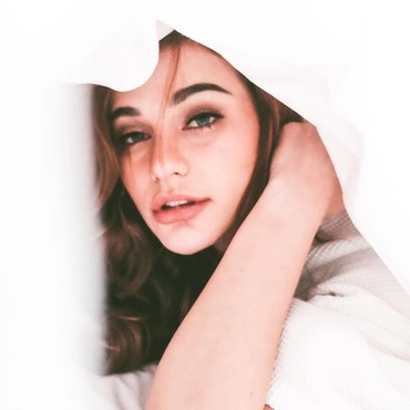 5 Pesona Nora Alexander Kekasih Jerinx SID