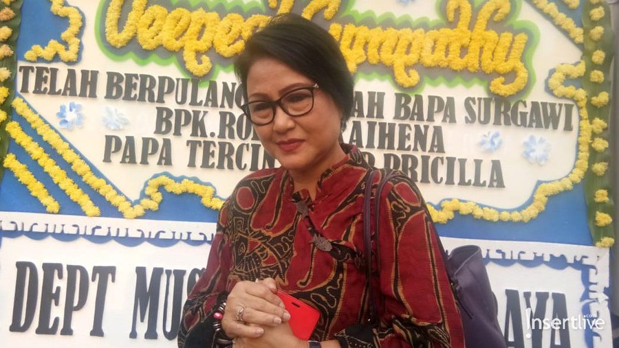 Para sahabat berbagi kisahnya tentang kenangan manis dengan Robby Sugara semasa hidupnya.