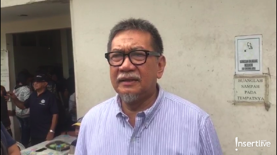 Para sahabat berbagi kisahnya tentang kenangan manis dengan Robby Sugara semasa hidupnya.