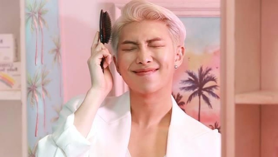 1. RM BTS berbagi pandangan tentang perubahan diri mereka sejak debut hingga sekarang!