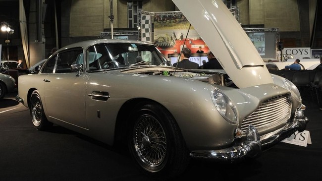Aston Martin DB5 produksi 1965 akhirnya berhasil terjual dengan harga di luar dugaan.