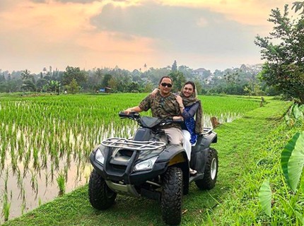 7 Momen Romantis Bella Saphira Mendampingi Sang Suami