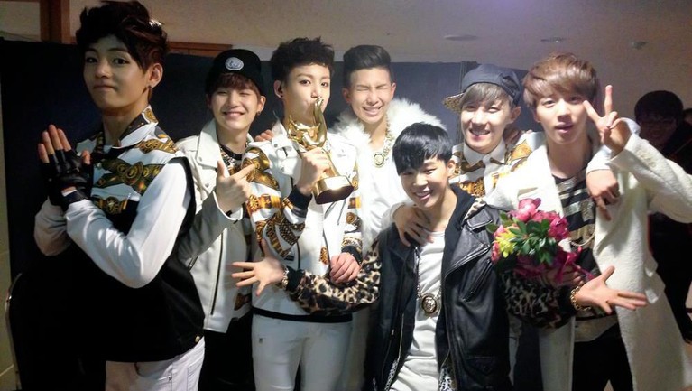 Intip 6 Foto Masa Lalu BTS Berikut adalah potret BTS sewaktu tahun debut mereka 2013 lalu.