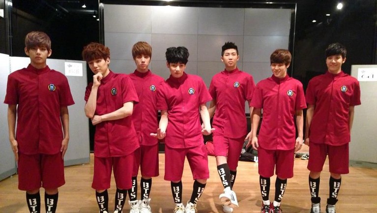 Intip 6 Foto Masa Lalu BTS Berikut adalah potret BTS sewaktu tahun debut mereka 2013 lalu.