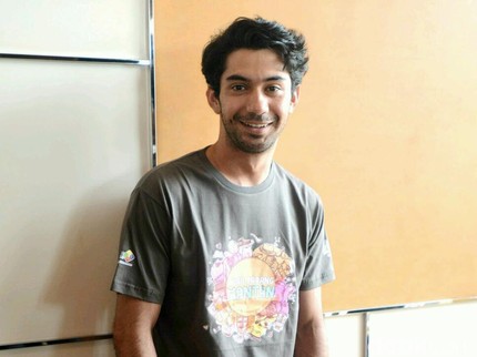 Reza Rahadian Mualaf & Tinggal Bareng Ibu Beda Agama, Ungkap Momen Ibadah di Rumah