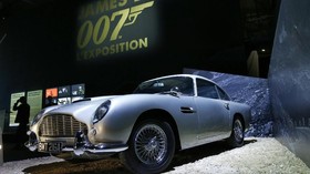 Mobil James Bond Siap Dilelang