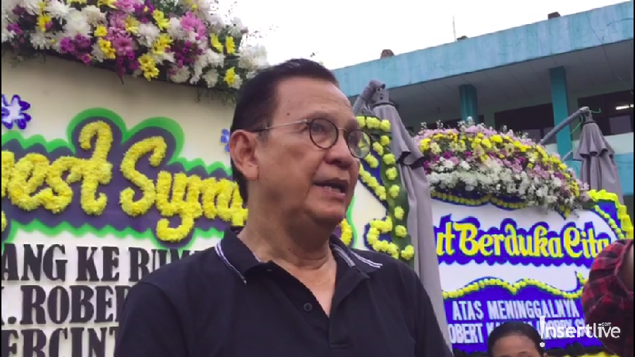 Para sahabat berbagi kisahnya tentang kenangan manis dengan Robby Sugara semasa hidupnya.