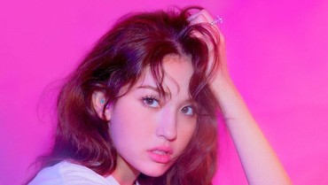 img-title Tampil Super Swag, Jeon Somi Resmi Debut Lewat Lagu Birthday