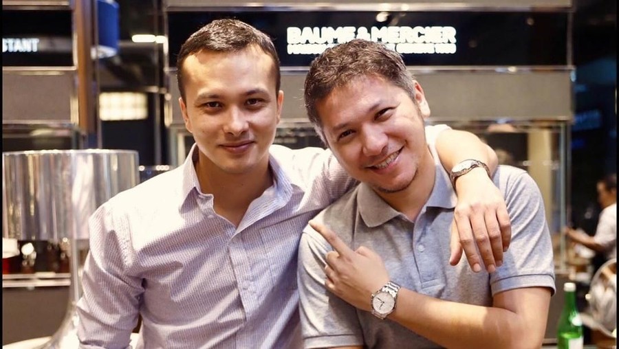 Foto Bareng Nicholas Saputra, Pesona Gading Marten Makin Bersinar Gading Marten berfoto bersama Nicholas Saputra.