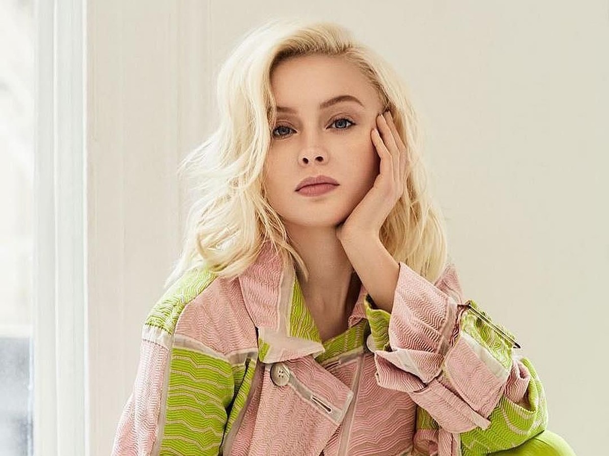 Enam gaya kece Zara Larsson yang berkolaborasi dengan V dan J-Hope BTS&period;