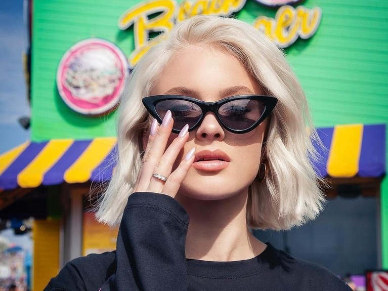 Enam gaya kece Zara Larsson yang berkolaborasi dengan V dan J-Hope BTS.