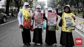 Zikir dan Doa Bergema di Aksi Damai Kawal Sidang MK