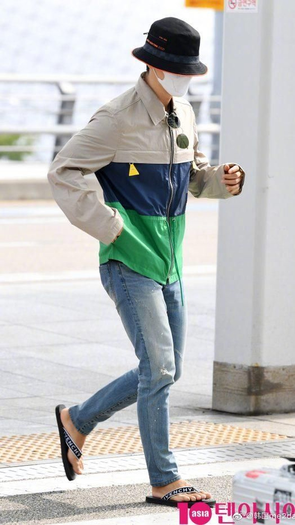 Potret para personel Super Junior di Bandara Udara Internasional Incheon&comma; Korea Selatan&comma; sebelum mereka terbang ke Indonesia&period;