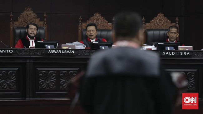 MK menemukan masih ada bukti yang diajukan Prabowo-Sandi tak terdapat bukti fisik, sehingga diberi waktu hingga malam ini untuk segera melengkapinya.