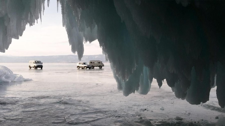Danau Baikal Membeku