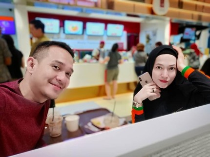 Ucapan Manis Fadlan untuk Lyra Virna di Ulang Tahun Pernikahan