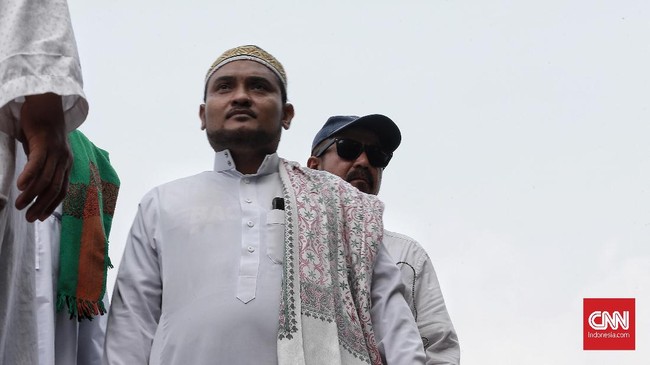 PA 212 mengkritik sikap Singapura yang menolak minta maaf soal kedatangan UAS.