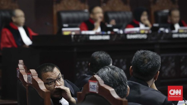 Keempat truk yang dibawah tim Prabowo-Sandi itu membawa alat bukti C1 pilpres 2019 di beberapa provinsi di Indonesia di antaranya Kalimantan, Bali, dan Jogja.